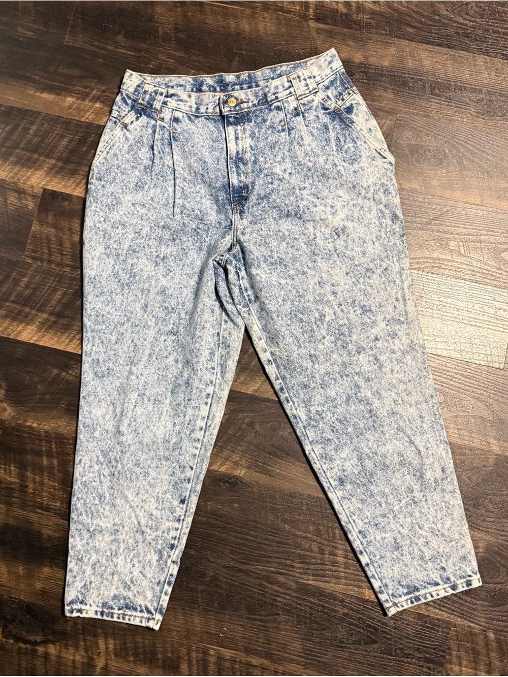 Vintage Chic Light Acid Wash Mom Jeans